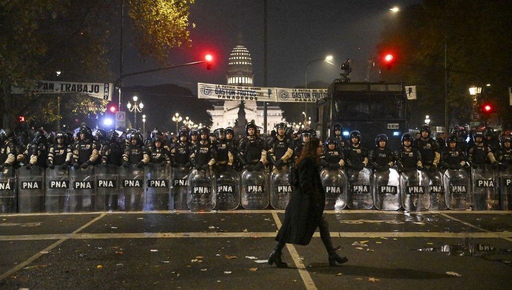 Arjantin’e protesto özgürlüğü uyarısı: “Orantısız polis müdahalesinden endişeliyiz”